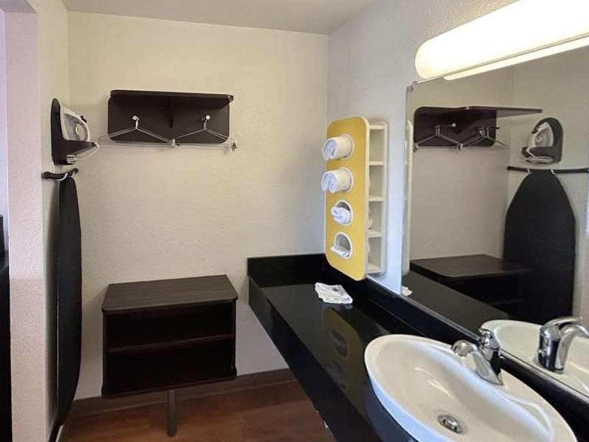 Hotel 6 - Riverside, Ca South